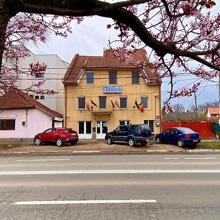 Pensiunea Hubert Oradea Exterior photo