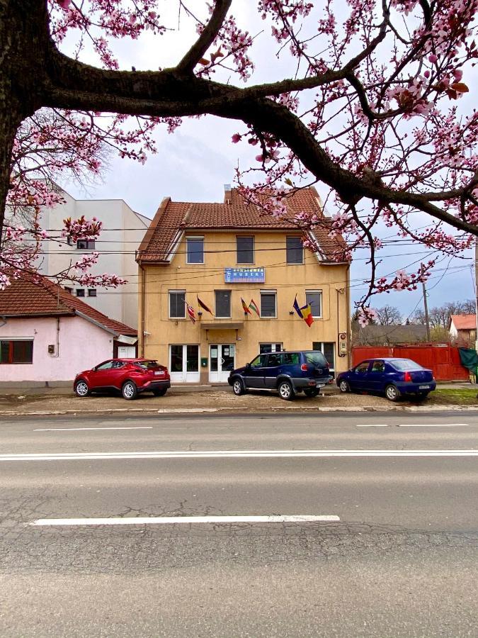 Pensiunea Hubert Oradea Exterior photo